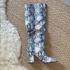 NEVER BEEN WORN knee high boots